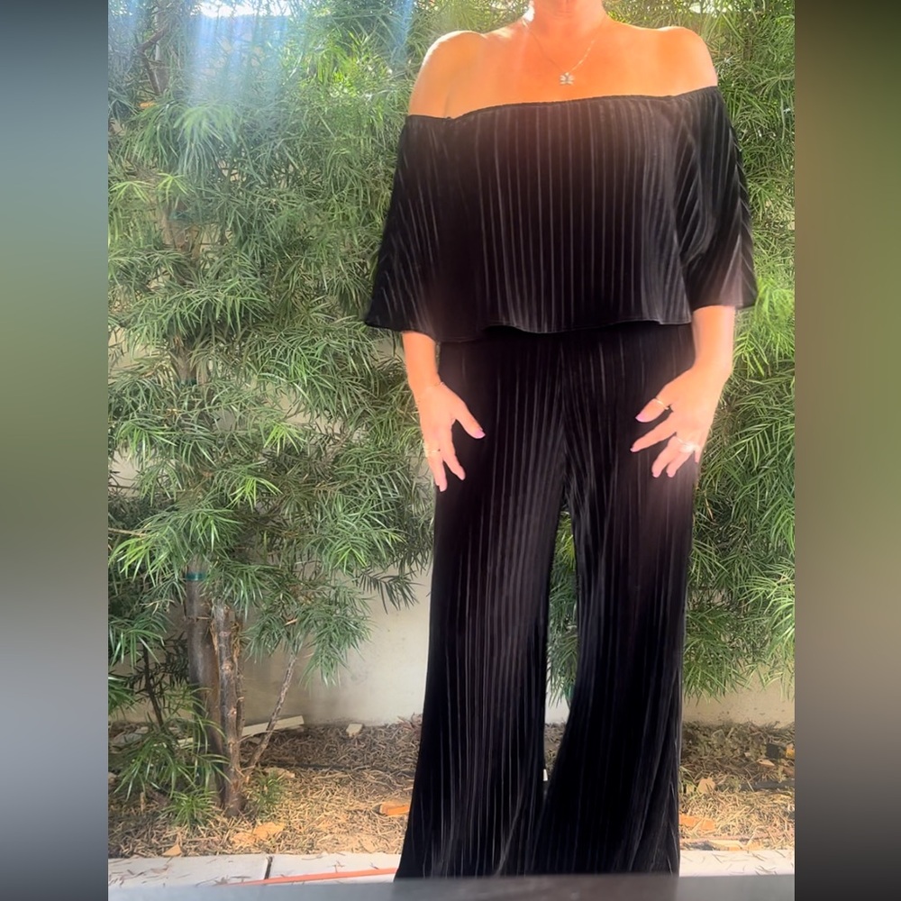 Show me your mumu black velvet off the shoulder jumpsuit large